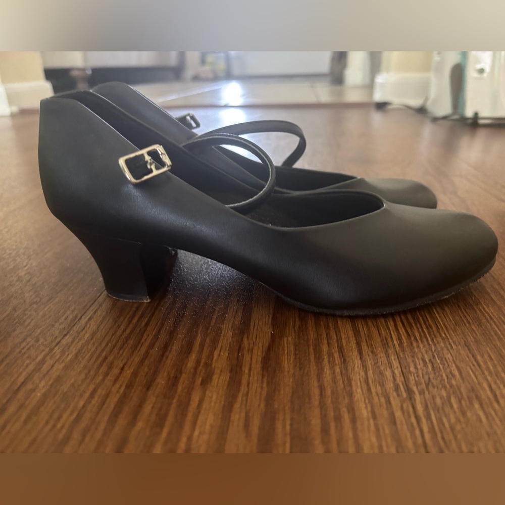 Capezio 1inch character shoe